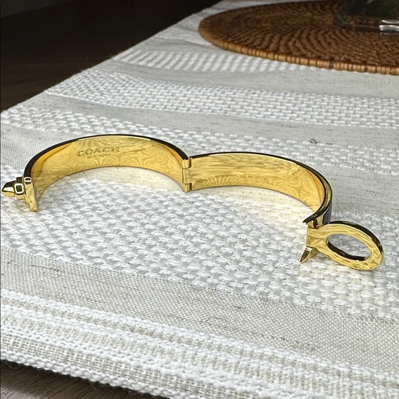 COACH HALF INCH HINGED LEATHER TURNLOCK BANGLE - Picture 3 of 4
